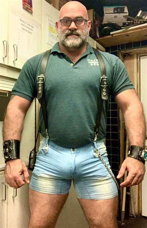 Not necessarily a bodybuilder but must be muscular. . Hairy dad bulge